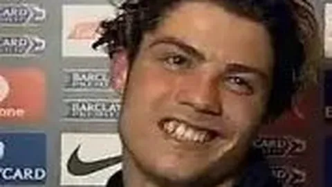 容祖儿陪同母亲寺庙祈福，旧爱周海媚前男友同框现身影