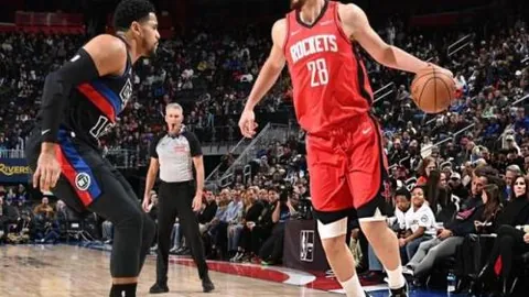 奥布拉克马竞生涯出场数突破480场，与队史第三位齐名！