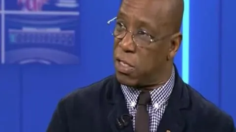 田径女神人气爆棚，粉丝感慨难以亲近，与韩团女神KARINA神似！